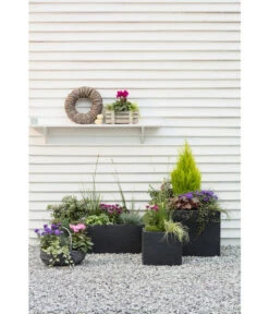 Dehner Kunststoff-Blumenkübel Palermo, Anthrazit 22 Dehner Kunststoff-Blumenkübel Palermo, Anthrazit -Garten Werk Zone 3728110 3728151 3940756 WE MO 006 KunststoffBlumenkuebelKubusanthrazitBlumentopf