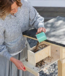 Dehner Natura Futterhaus Karwendel, Natur, Inkl. Ständer, Ca. B84,3/H127,2/T84,3 Cm 18 Dehner Natura Futterhaus Karwendel, Natur, Inkl. Ständer, Ca. B84,3/H127,2/T84,3 Cm -Garten Werk Zone 6622872 6622898 6622906 6622922 WE MO 004 NVHRofanKarwendel